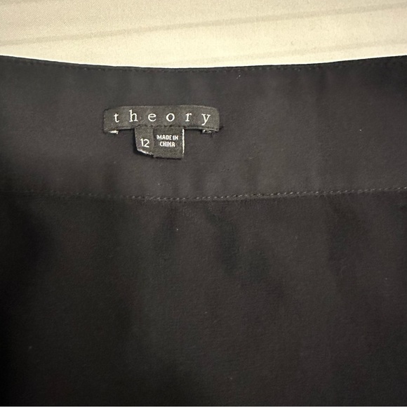 Theory Mini Black Skirt With Side Pockets. Size 12 - Picture 3 of 6
